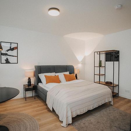 Downtown Apartment Mit Luxusbad Am Hafen Nur 5 Minuten Zu Fuss In Die Innenstadt Und Zum Bahnhof! 올덴부르크 외부 사진