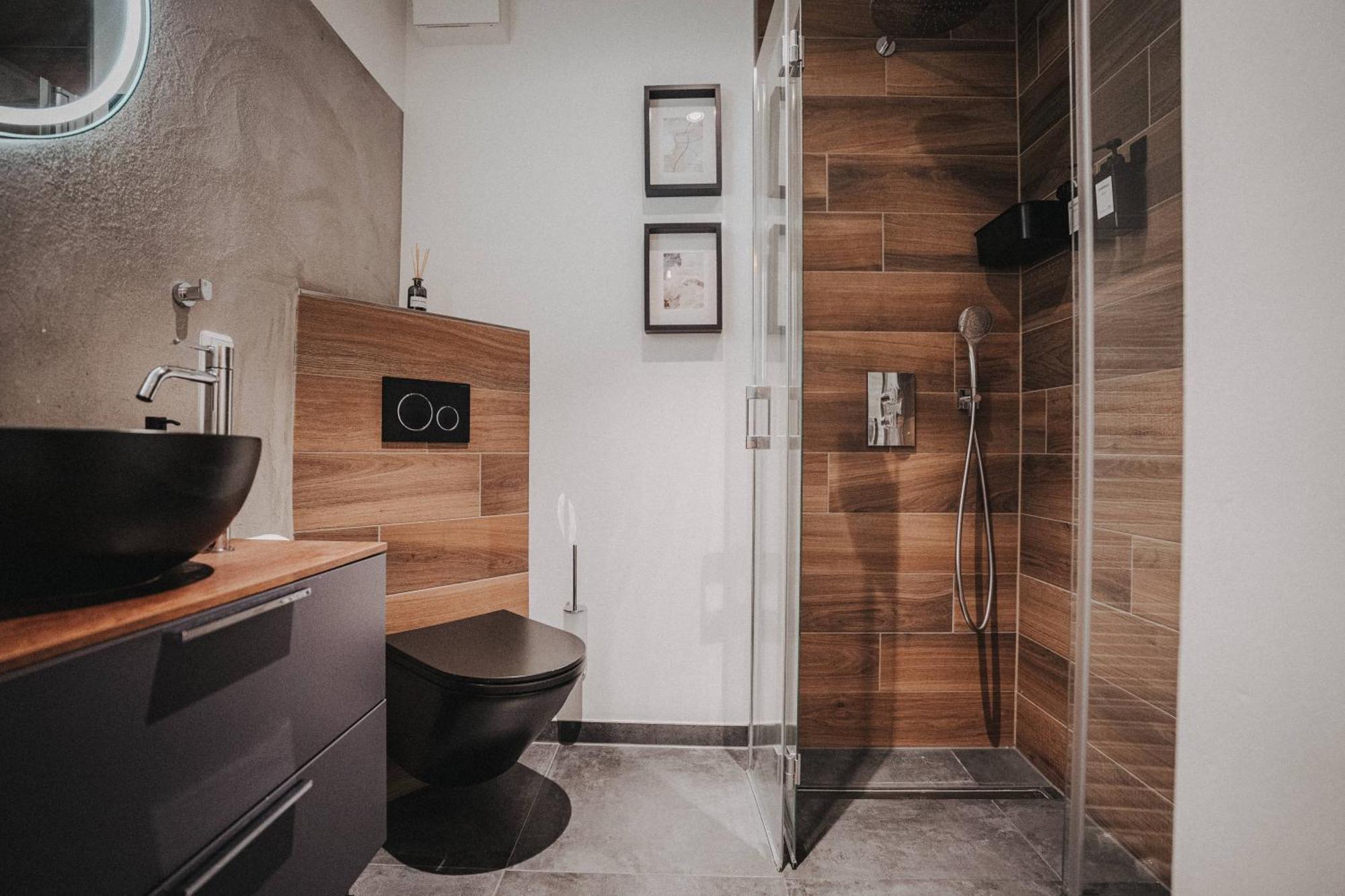 Downtown Apartment Mit Luxusbad Am Hafen Nur 5 Minuten Zu Fuss In Die Innenstadt Und Zum Bahnhof! 올덴부르크 외부 사진