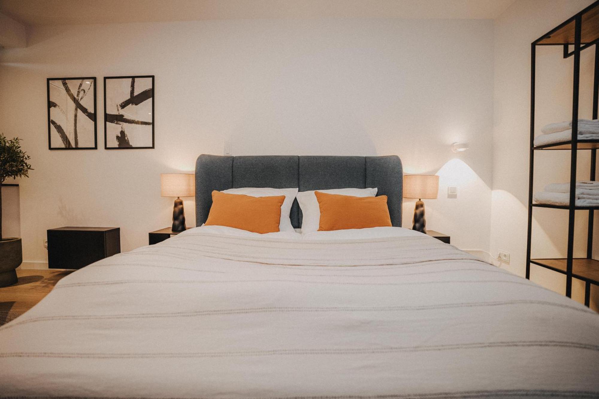 Downtown Apartment Mit Luxusbad Am Hafen Nur 5 Minuten Zu Fuss In Die Innenstadt Und Zum Bahnhof! 올덴부르크 외부 사진