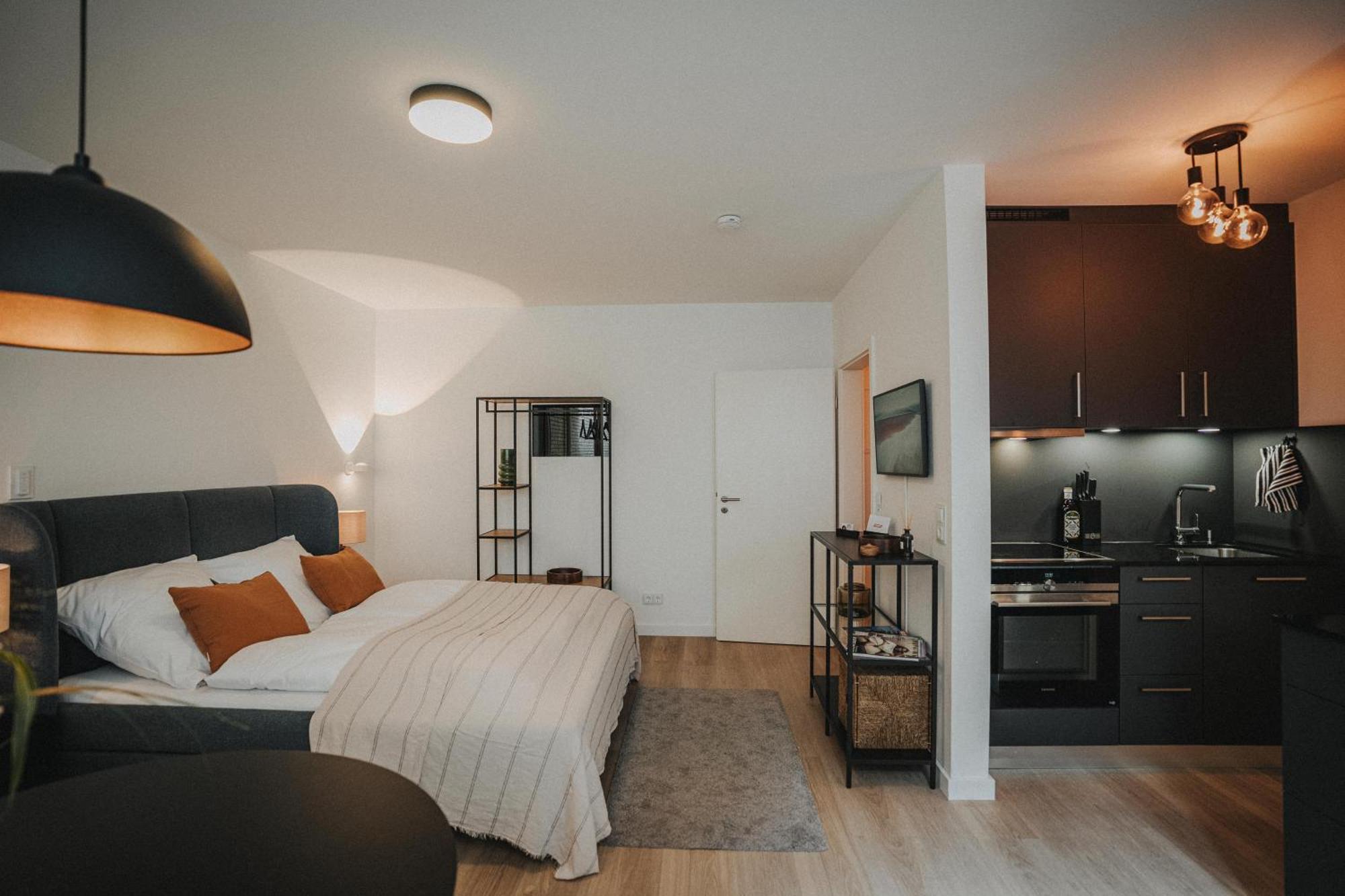 Downtown Apartment Mit Luxusbad Am Hafen Nur 5 Minuten Zu Fuss In Die Innenstadt Und Zum Bahnhof! 올덴부르크 외부 사진