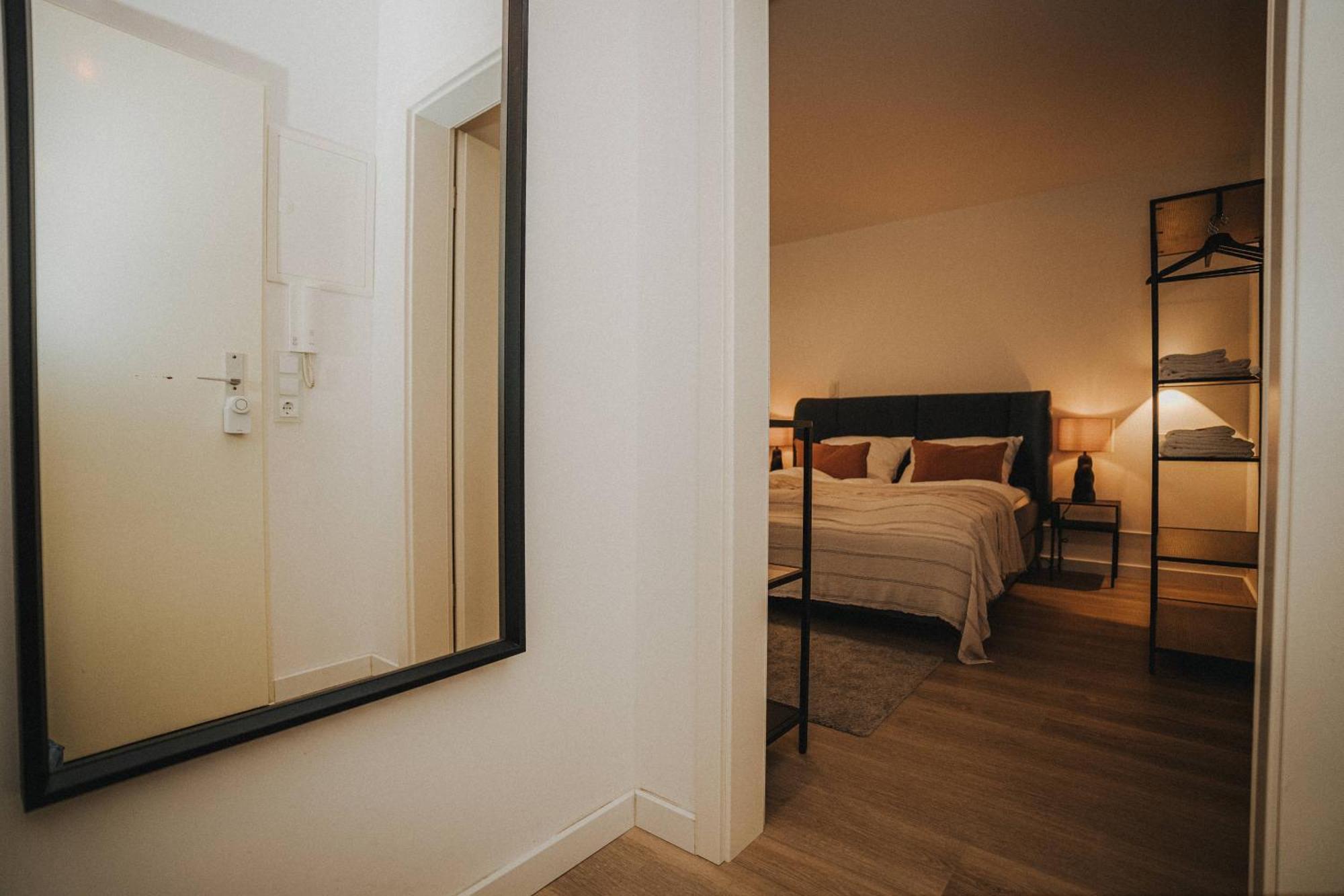 Downtown Apartment Mit Luxusbad Am Hafen Nur 5 Minuten Zu Fuss In Die Innenstadt Und Zum Bahnhof! 올덴부르크 외부 사진