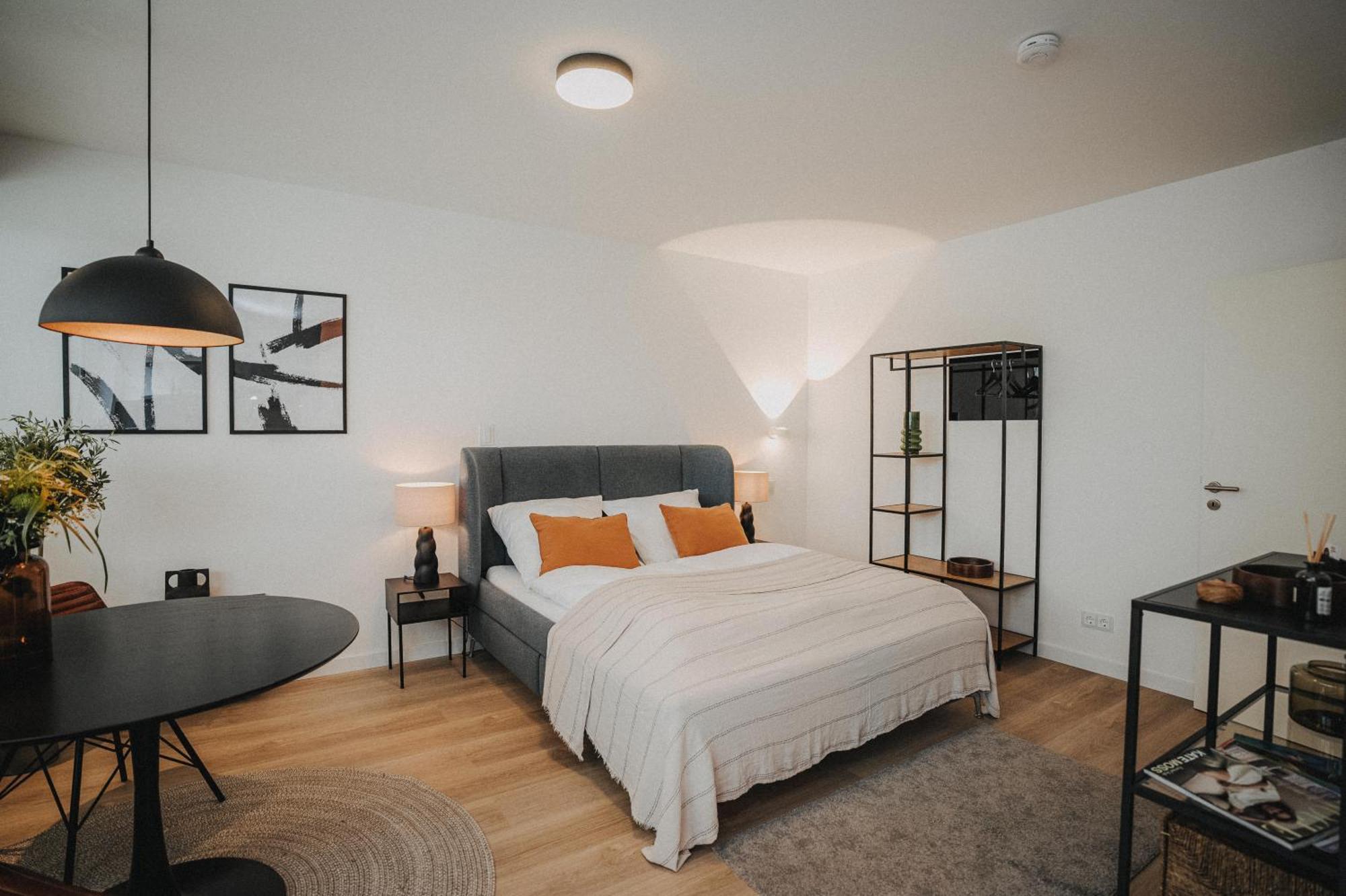 Downtown Apartment Mit Luxusbad Am Hafen Nur 5 Minuten Zu Fuss In Die Innenstadt Und Zum Bahnhof! 올덴부르크 외부 사진