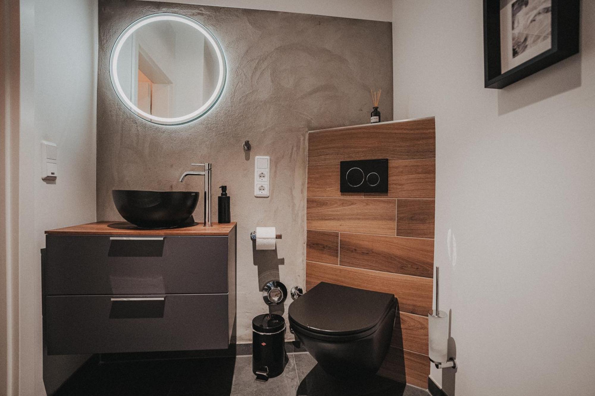 Downtown Apartment Mit Luxusbad Am Hafen Nur 5 Minuten Zu Fuss In Die Innenstadt Und Zum Bahnhof! 올덴부르크 외부 사진