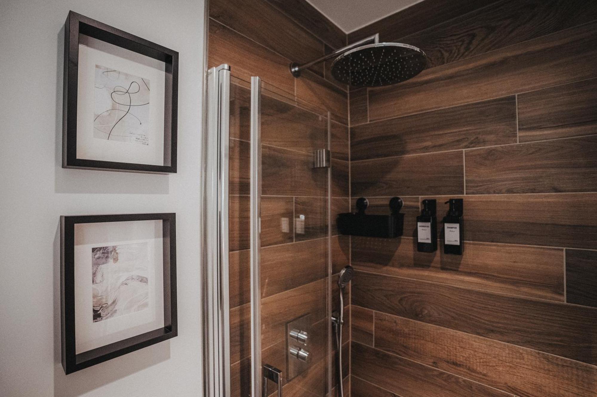 Downtown Apartment Mit Luxusbad Am Hafen Nur 5 Minuten Zu Fuss In Die Innenstadt Und Zum Bahnhof! 올덴부르크 외부 사진