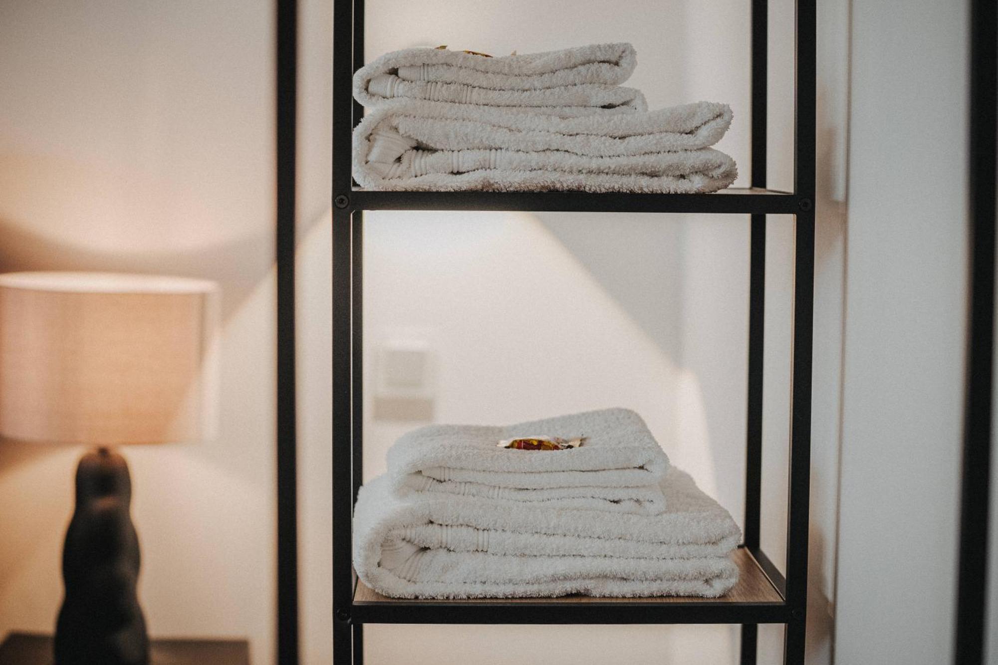 Downtown Apartment Mit Luxusbad Am Hafen Nur 5 Minuten Zu Fuss In Die Innenstadt Und Zum Bahnhof! 올덴부르크 외부 사진